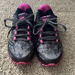 Saucony Peregrine Trail Shoes - Womens Size 7